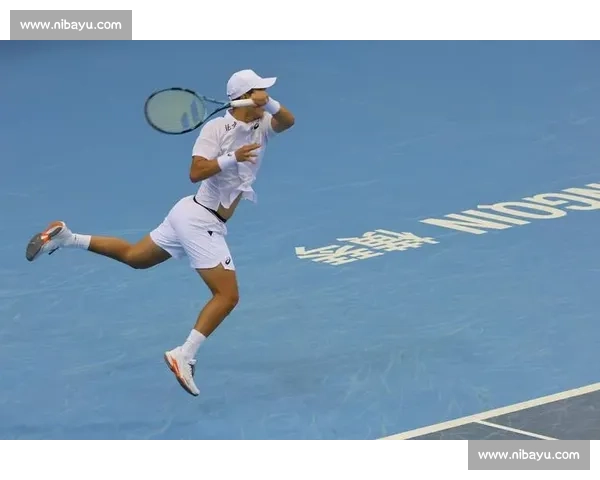 激战三盘逆转取胜网球赛况全景解析与焦点回顾关键发球破发数据深度剖析 - 副本 (2)